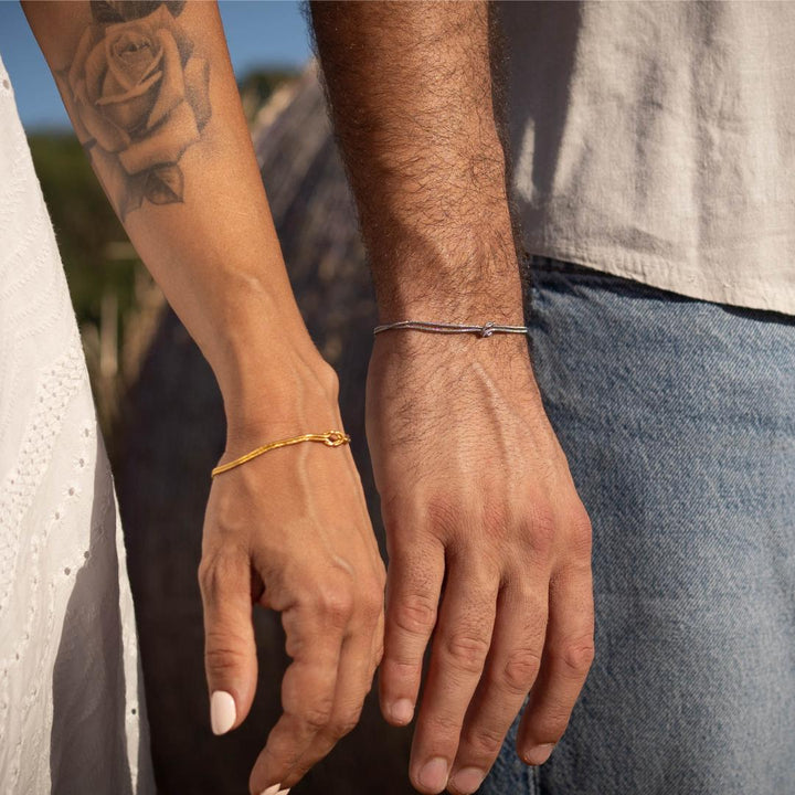 Bracciale Minimalista con Nodo d'Amore