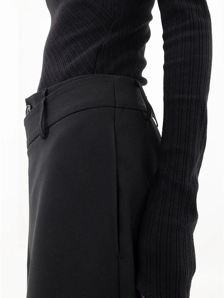 Pantaloni asimmetrici alla moda