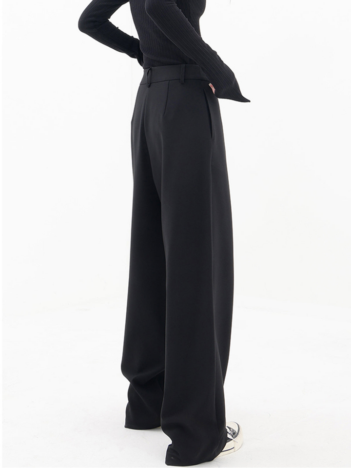Pantaloni asimmetrici alla moda